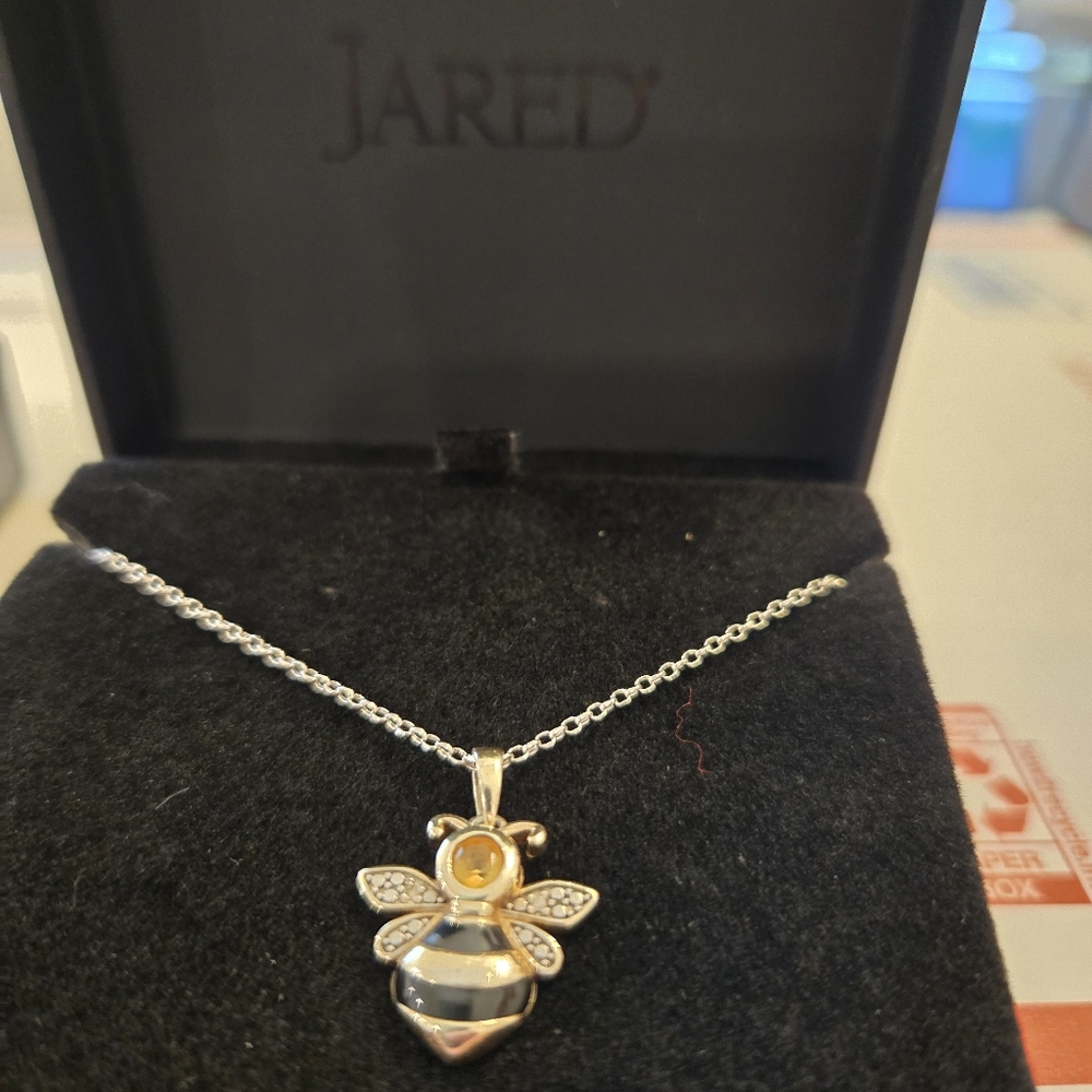 JARED Necklace & Macy Queen BEE 🐝  Pendant